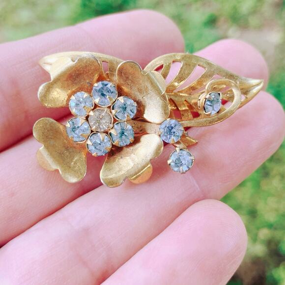 VTG 1940s Blue Rhinestone Gold Tone Floral Leaf Layered Mid Century Brooch Pin - Picture 2 of 10